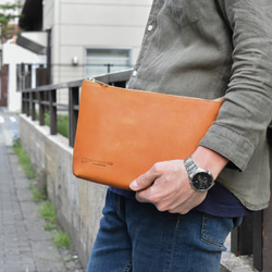 【小さくても大容量。4Wayマルチバッグ】栃木レザー クラッチバッグ メンズ キャメル JAB009 2枚目の画像