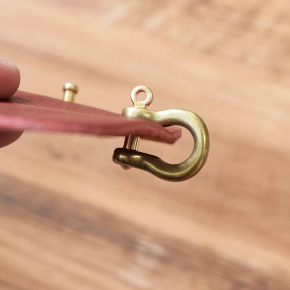 *【大甩賣，送完即止】櫪木皮革和黃銅製成的超薄鑰匙包U型卸扣JAK014 第3張的照片