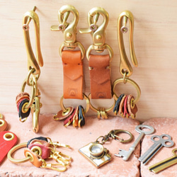 黃銅和櫪木皮革配件 JAK007 鉤型鑰匙圈 第5張的照片