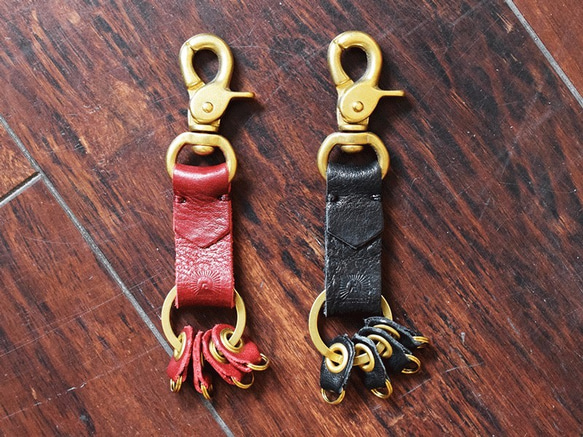 黃銅和栃木皮革的鑰匙圈 【黑】  可刻上名字 第3張的照片