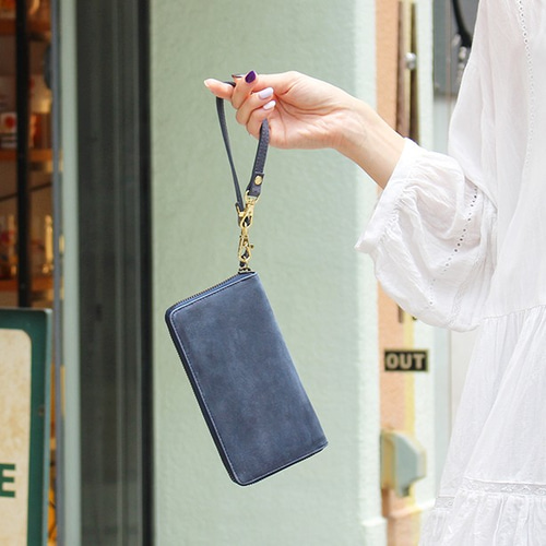 【美品】ストラップ長財布 strap 牛革 ハンドストラップ 長財布やお財布ポシェット、スマホ、ポーチや