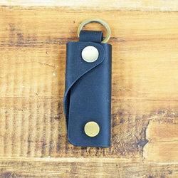 鑰匙圈飾有黃銅和牛皮 鑰匙包 可容納 5 把鑰匙 真皮 牛皮 禮物 黑色 第3張的照片