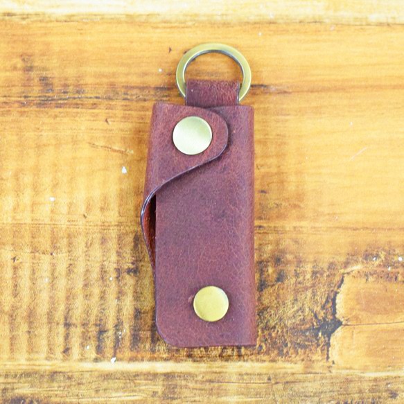 鑰匙圈鑰匙包，黃銅和牛皮製成，可容納 5 把鑰匙，真皮，牛皮，酒紅色 第3張的照片