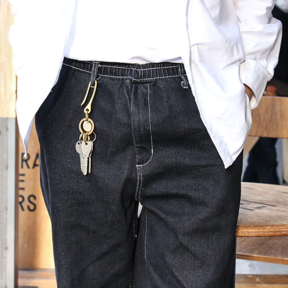 黃銅和栃木皮革製成的鉤形鑰匙鏈，帶有扁平雙環，古董鑰匙圈 JAK037 第2張的照片