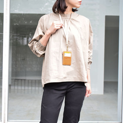 【限量特價】栃木皮革頸帶，長度可調節，帶兩個按扣，黃銅證件套 JAK046 第2張的照片