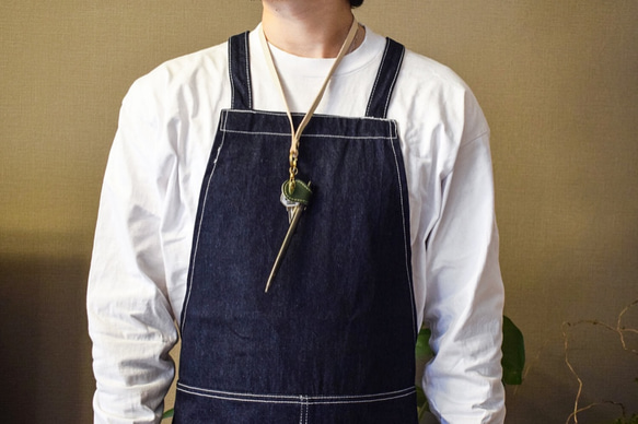 【限量特價】栃木皮革頸帶，長度可調節，帶兩個按扣，黃銅證件套 JAK046 第6張的照片