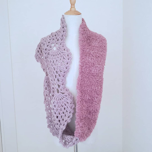 ボタニカルレース模様の手編みファースヌード PINK × PINK スヌード 