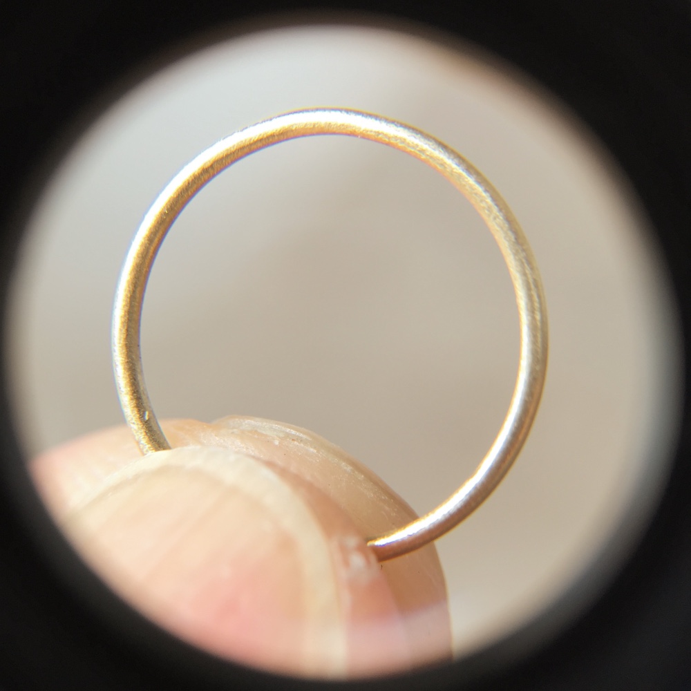 富と幸運を手にする１８金イエローゴールド製「幸せをつかむピンキーリング」