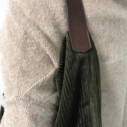 太畝コーデュロイと革のバッグ（オリーブ・裏付） 3枚目の画像