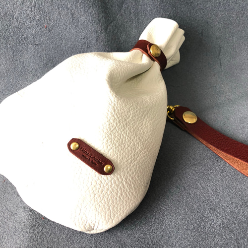 レザー巾着(ホワイト×ダークブラウン)※こちらは一点物になります  