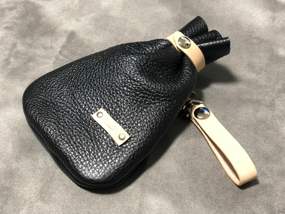 レザー巾着　Sサイズ レザー巾着(ブラック×ナチュラル)Sサイズ ポシェット ginaleather 通販