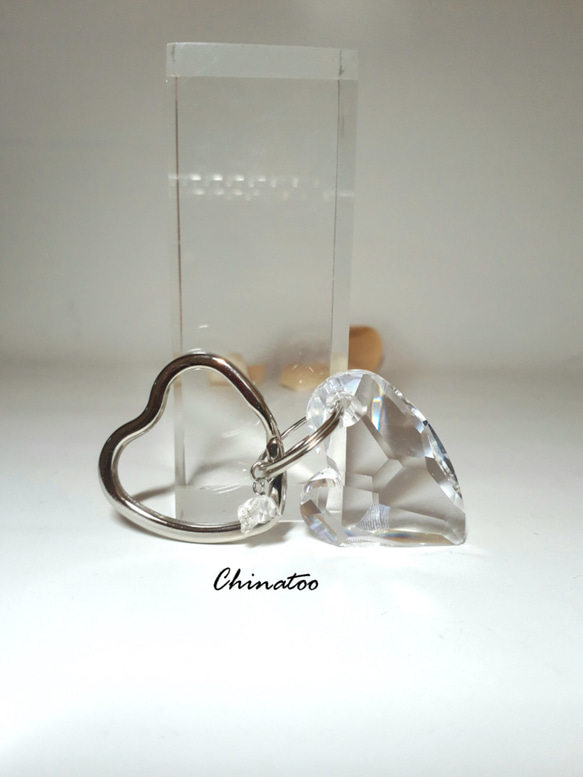 時尚 Herkimer 鑽石雙心型包飾 第1張的照片