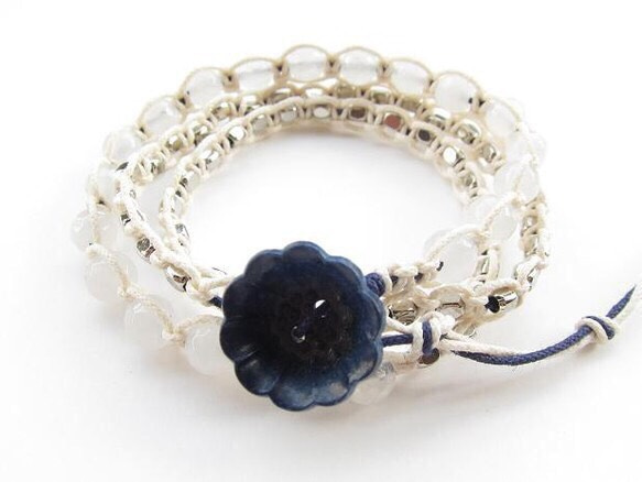 wrap bracelet (deep blue flower, white jade) 1枚目の画像