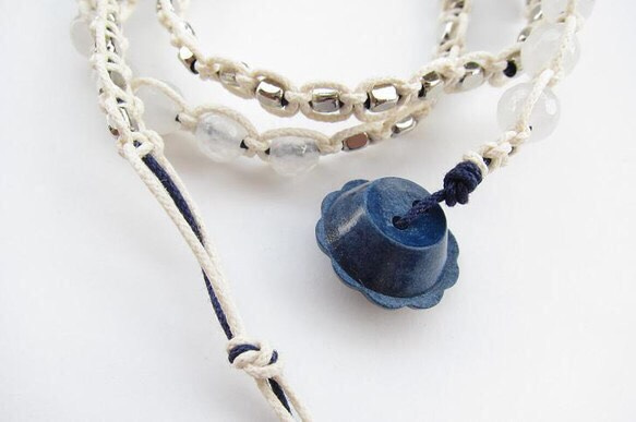 wrap bracelet (deep blue flower, white jade) 2枚目の画像