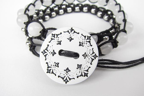 wrap bracelet (black ornament, white jade) 2枚目の画像