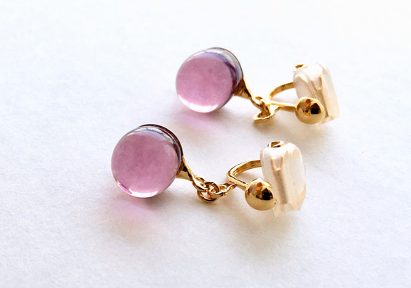 Teardrop clip on earrings - light grap purple 1枚目の画像