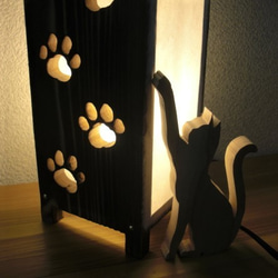 行灯　猫・肉球切抜き　肉球散歩　猫の足跡　LED照明　明かり　焼杉　和紙　調光機器は不可 3枚目の画像