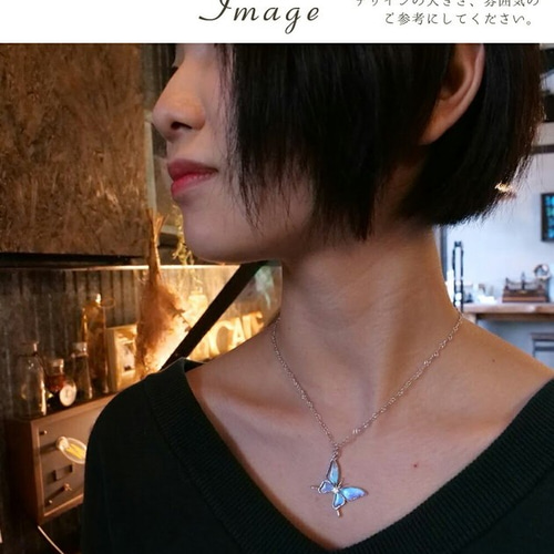 まどりー 現品限り ネモフィラと蝶のネックレス☆ きらめく誕生花と選べる誕生石シリーズ - Angelic Jewelry