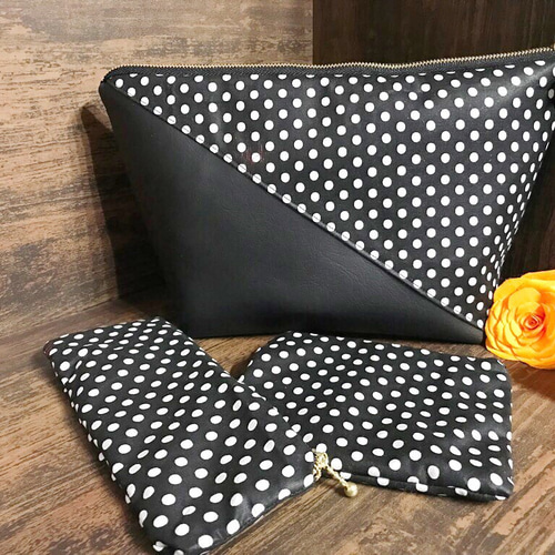 ☆ドット(水玉)×フェイクレザー裏地サテンレッド☆BIGマルチポーチ