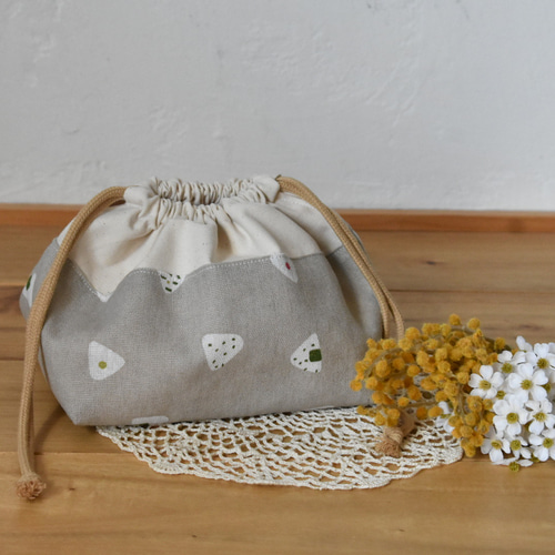 ✳︎入園入学✳︎お弁当袋✳︎おにぎり柄✳︎ベージュ 弁当袋