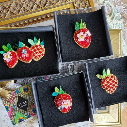 ☆ビーズ付き苺ブローチ刺繍☆