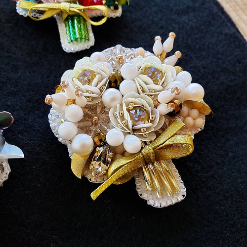 ブーケのビーズ刺繍ブローチ☆オーダー ブローチ まりねま 通販