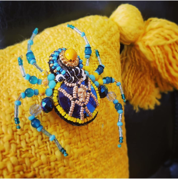 蜘蛛(クモ)のビーズ刺繍ブローチ 4枚目の画像