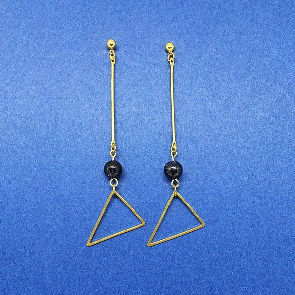 三角形 深藍::可改夾式 Earrings / 一對 / 金藍砂石 垂釣耳環 / 禮物客製設計 第1張的照片