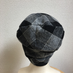 冬素材の帽子  ウール混黒のブロックチェック  中厚地 3枚目の画像