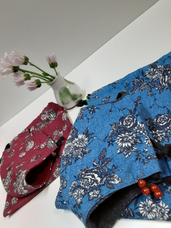 秋マスク　日本製立体　青花　チャーム付　（収納巾着付） 6枚目の画像