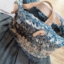 初夏にぴったり。。リネン＆ｃｏｔｔｏｎの裂き編みミニトート（ブルー系 4枚目の画像