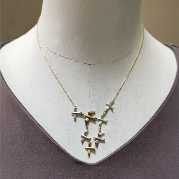 鳥の群れネックレス　チェーンＫ10 Ｋ18　動物アクセサリー　シックで大人な贈り物⋆自分へのご褒美　受注製作　送料無料 4枚目の画像