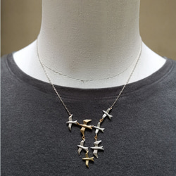 鳥の群れネックレス　チェーンＫ10 Ｋ18　動物アクセサリー　シックで大人な贈り物⋆自分へのご褒美　受注製作　送料無料 5枚目の画像