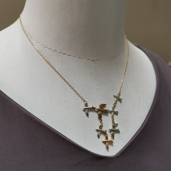 鳥の群れネックレス　チェーンＫ10 Ｋ18　動物アクセサリー　シックで大人な贈り物⋆自分へのご褒美　受注製作　送料無料 3枚目の画像
