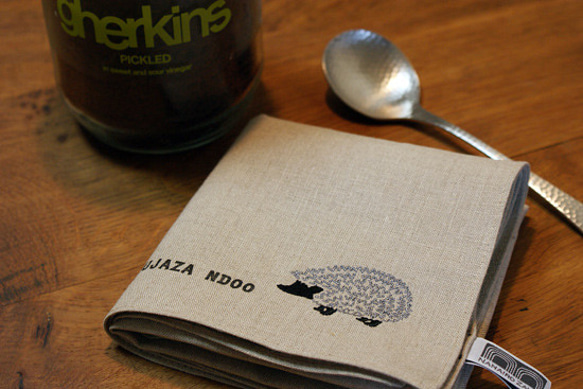 はりねずみ Hedgehog/リネンクロス～モダンで不思議な子～お洒落さんのお供に⁂送料無料⁂ 1枚目の画像