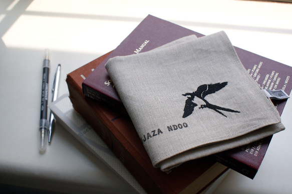 つばめ swallow/リネンクロス～幸せを呼ぶ鳥～強く美しい翼に願いを～⁂送料無料⁂ 1枚目の画像