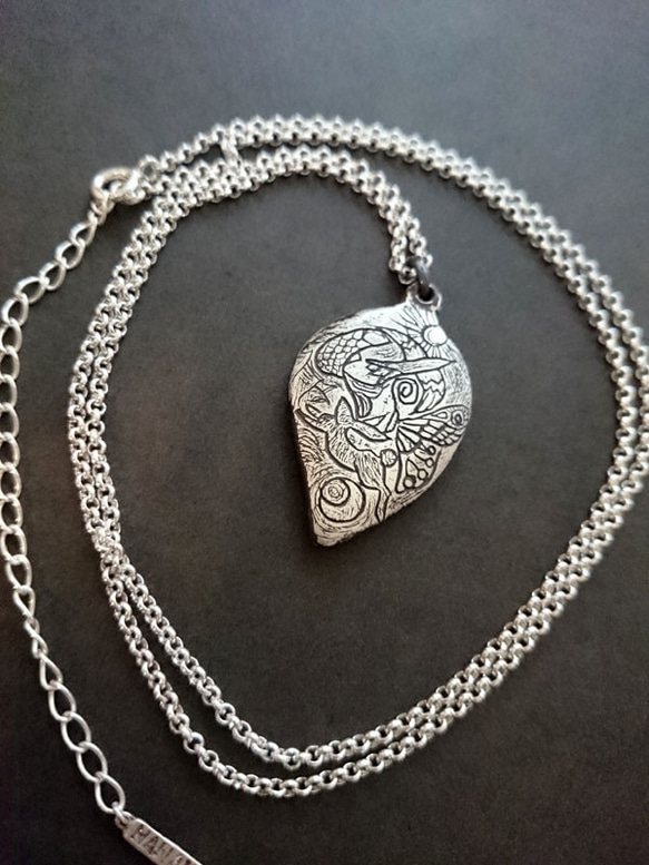 ALIVE　ミラー付きペンダント 1枚目の画像