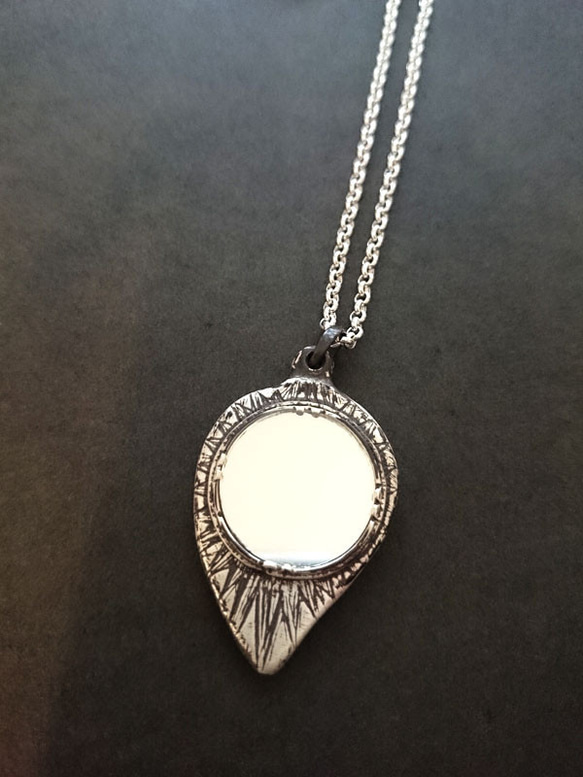 ALIVE　ミラー付きペンダント 4枚目の画像