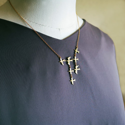 鳥の群れネックレス/黄金色～７羽が舞う　美しい鳥の旅立ち～ギフト＊自分へのご褒美に＊受注・送料無料 3枚目の画像