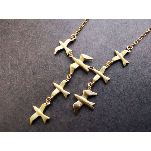 鳥の群れネックレス/黄金色～７羽が舞う　美しい鳥の旅立ち～ギフト＊自分へのご褒美に＊受注・送料無料 7枚目の画像