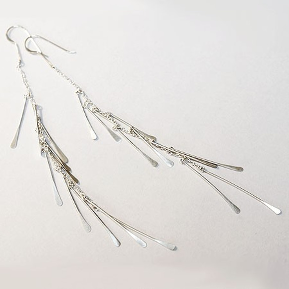 鈴なりピアス～たおやかに耳元で揺れる～シャープ＆クール～総シルバー＊*ギフト*＊自分へのご褒美に～受注製作・送料無料 2枚目の画像