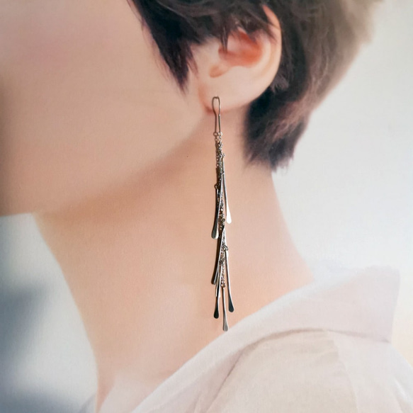 鈴なりピアス～たおやかに耳元で揺れる～シャープ＆クール～総シルバー＊*ギフト*＊自分へのご褒美に～受注製作・送料無料 3枚目の画像
