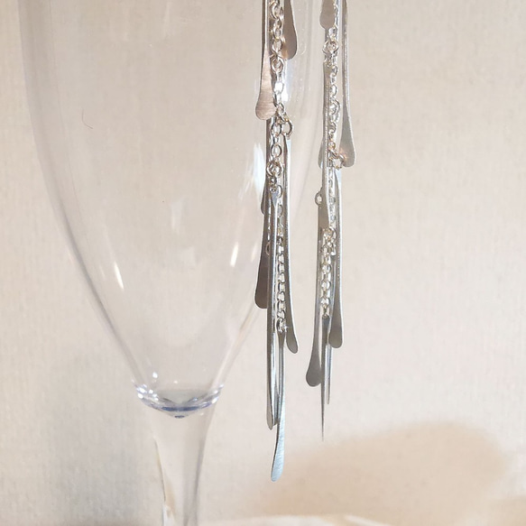 鈴なりピアス～たおやかに耳元で揺れる～シャープ＆クール～総シルバー＊*ギフト*＊自分へのご褒美に～受注製作・送料無料 4枚目の画像