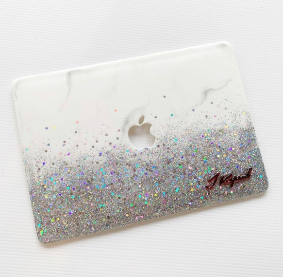 グリッターハートケースに名前が入れられるMacbookケース 1_2c860ef51d340451b7883f33229b