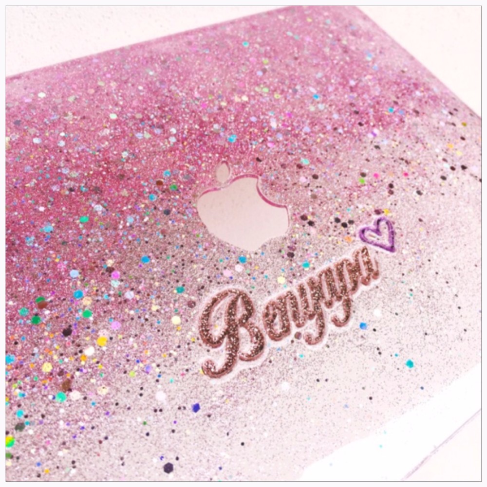 受注生産　ピンクグリッターに名前やロゴが入れられるMacbookケース