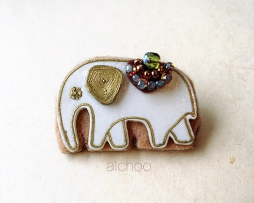 ゾウのブローチ b ブローチ alchoo 通販 2816468｜Creema(クリーマ)