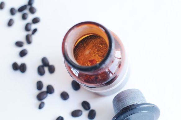 香るカフェモカ／本物のチョコ×深煎りコーヒー／アロマキャンドル/ BOTANICAL BOTTLE CANDLE 3枚目の画像