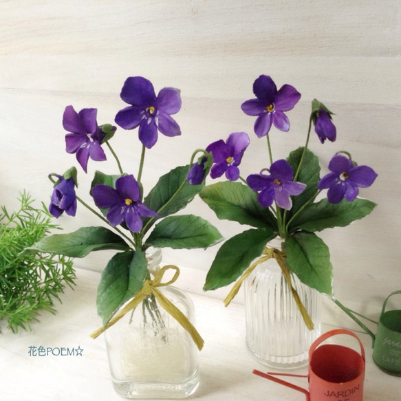 花瓶に生けた紫色の花の油彩画 花瓶に生けた紫色の花の油彩画 絵画