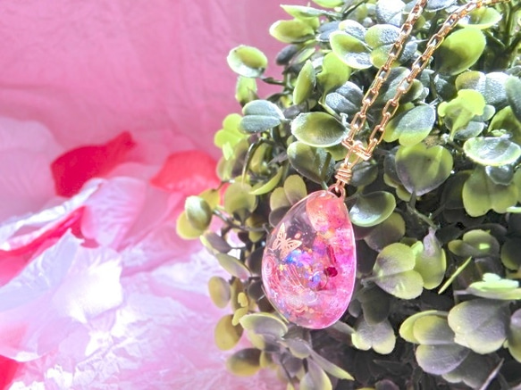 オルゴナイト　ネックレス　蝶と薔薇 5枚目の画像