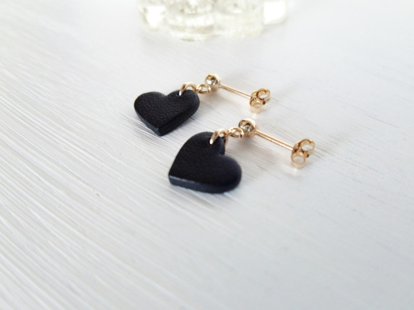 14k gold filled small heart earrings（釘狀耳環） 【Black】 第5張的照片